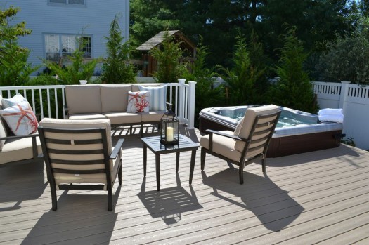 Trex Transcend Decking: The homeowners chose Trex’s light taupe “Rope Swing” color for the deck itself. It extends the cool and relaxed atmosphere of the home’s white exterior. Like all the Trex Transcend collection, it boasts durability, low-maintenance and eco-friendly qualities.