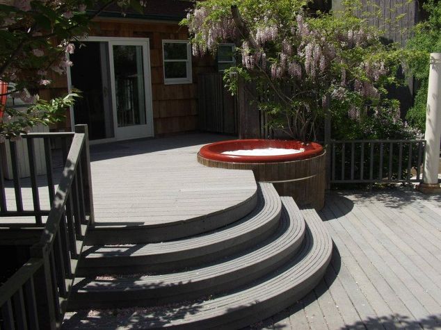 Curved Deck with Hot Tub: 