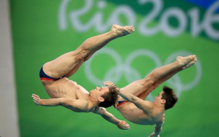 Synchronized Divers: 