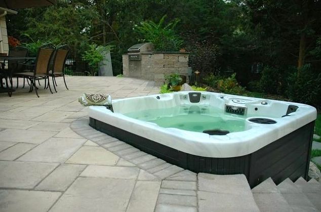 Raised Patio with Hot Tub: