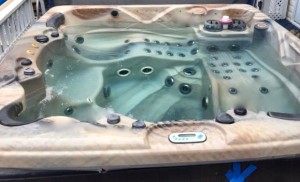 Signature Spa hot tub at Best Hot Tubs 