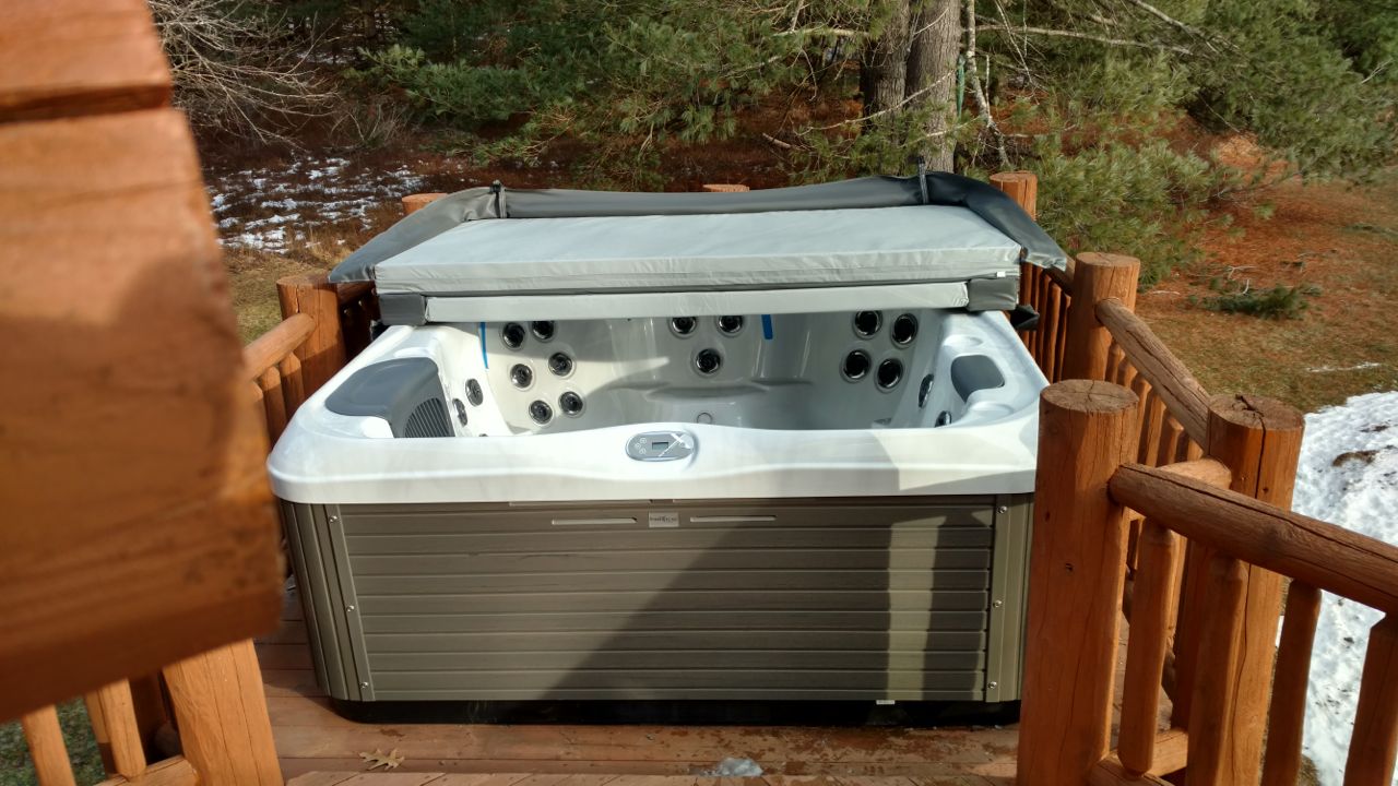 Bullfrog Spas X7L Model: The Bullfrog model these Windham, NY clients chose boasts full-body loungers, traditional layouts and Bullfrog’s patented JetPaks (massage jets) which provide the ultimate in hydrotherapy experience.