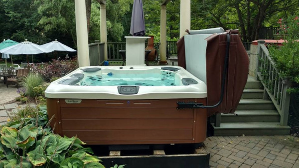 Bill Renter’s spa cover was installed to act as a privacy screen as well as a protective cover for his spa.